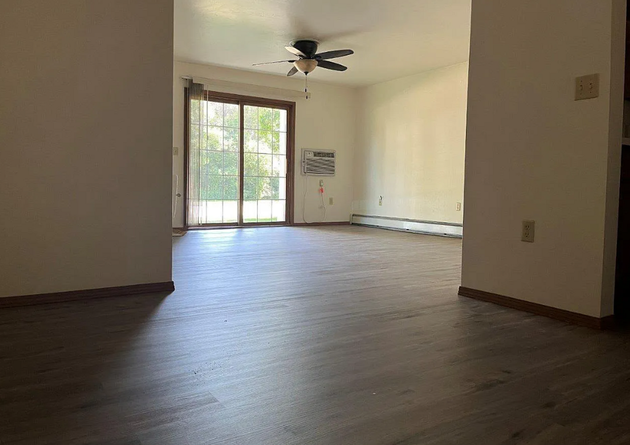 220 Valley Road Appleton WI - Photo 6 of 26