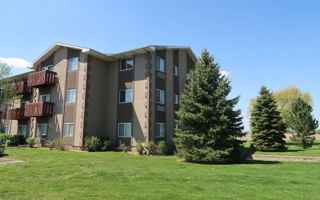 featured image of 140 W School St