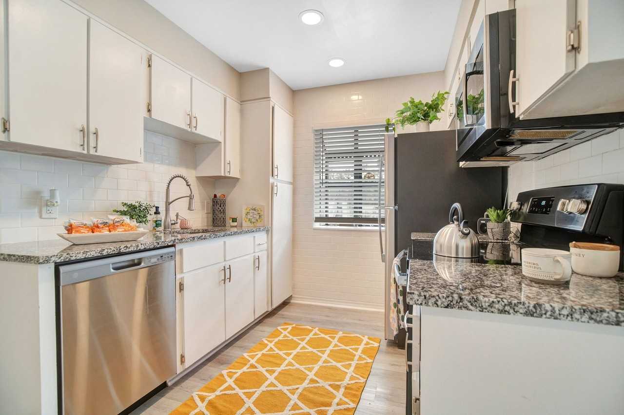 Las Arenas Apartments | Modern 1 Bedroom Apartments in Orlando, FL - Photo 2 of 17