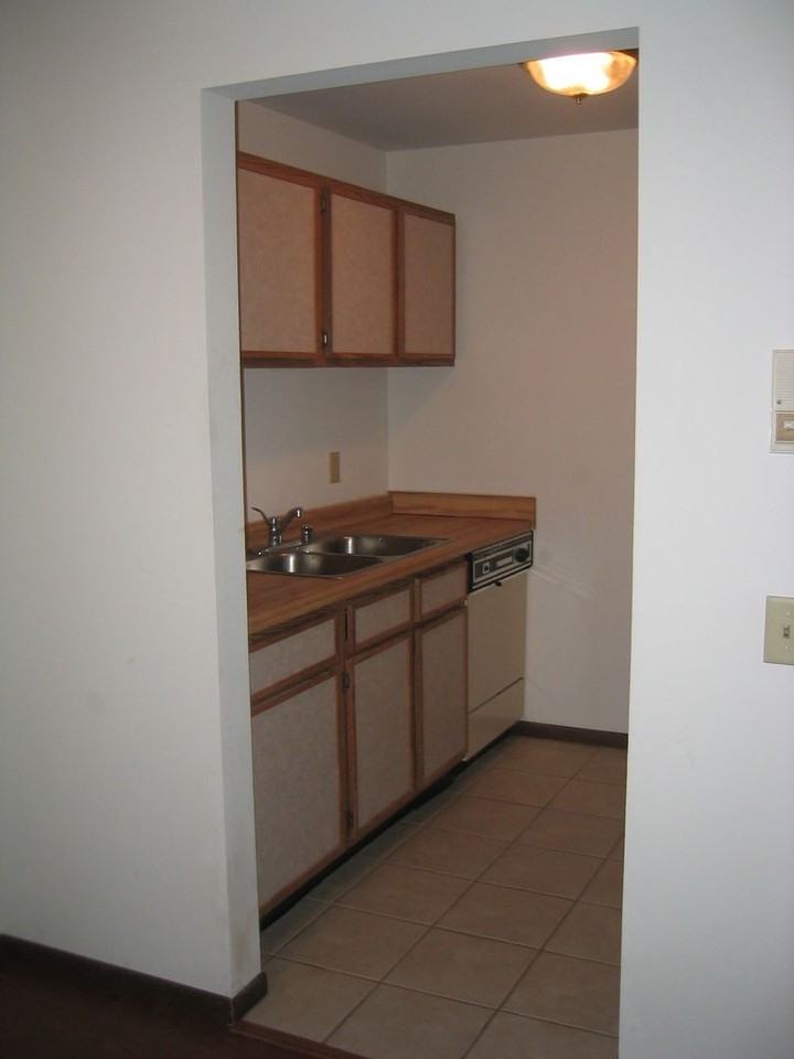 1601 Kenilworth Apartments - Photo 6 of 28