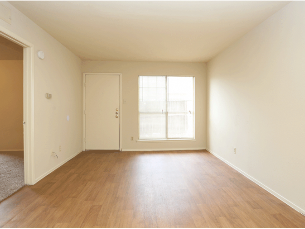 Chateau Nederland Apartments - Photo 6 of 14