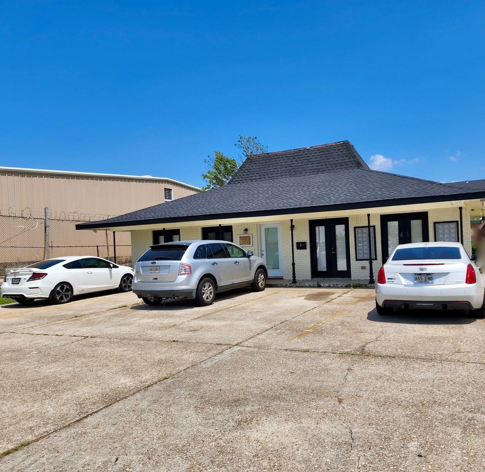 Awesome Location and Beautifully Fully Renovated Townhomes! - Photo 4 of 4