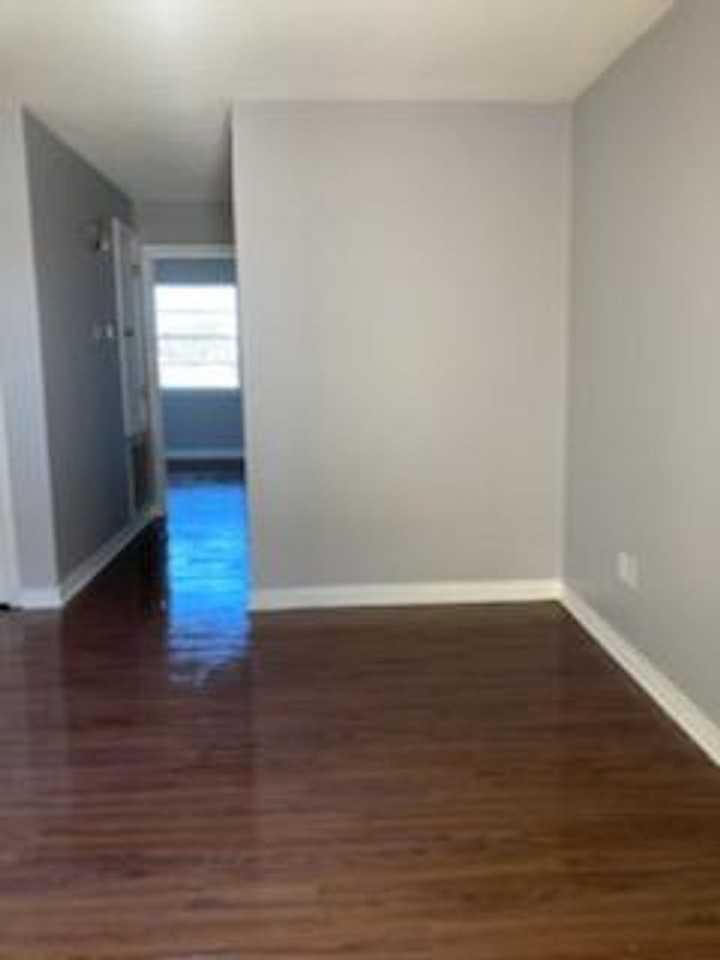 Royal Eden Apartments - Photo 2 of 11