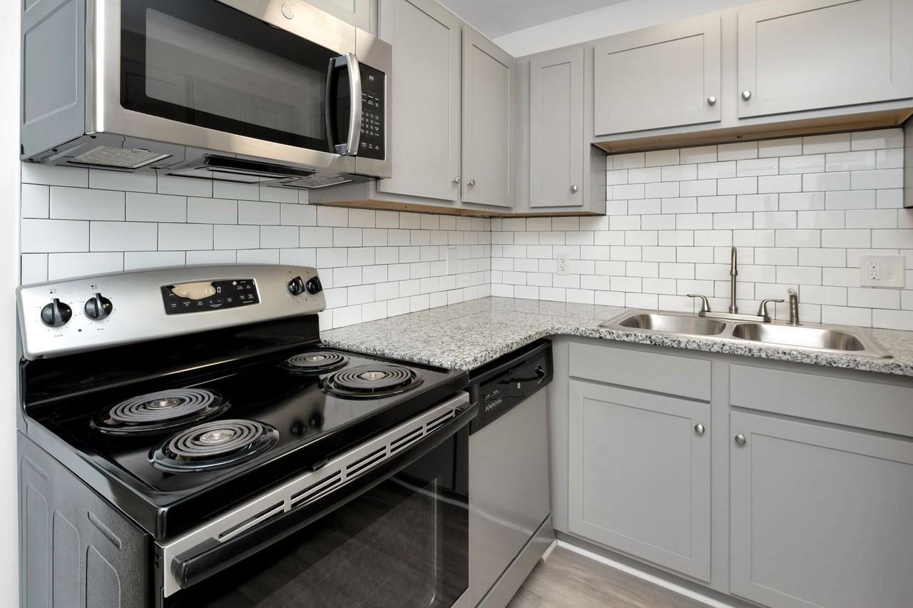 Monette - Photo 2 of 24