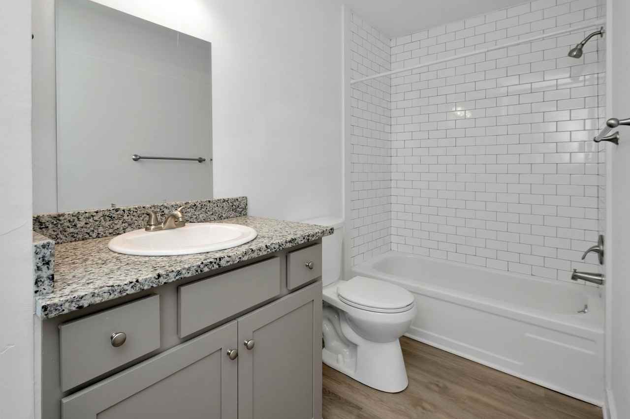 Monette - Photo 4 of 24