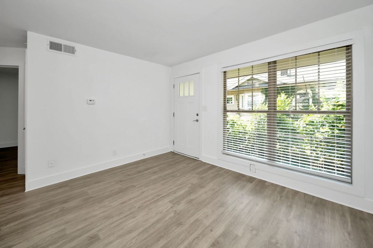 Monette - Photo 5 of 24