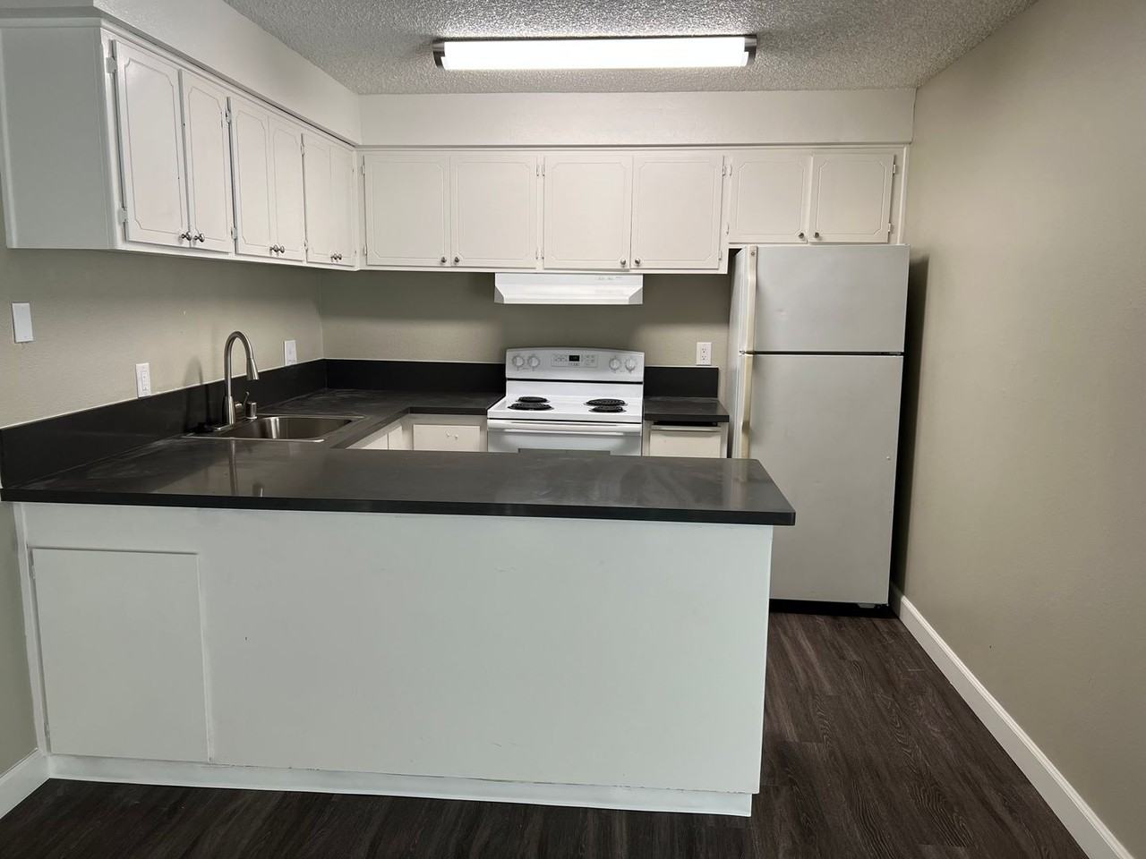 Joshua Tree Apartments - Photo 4 of 50