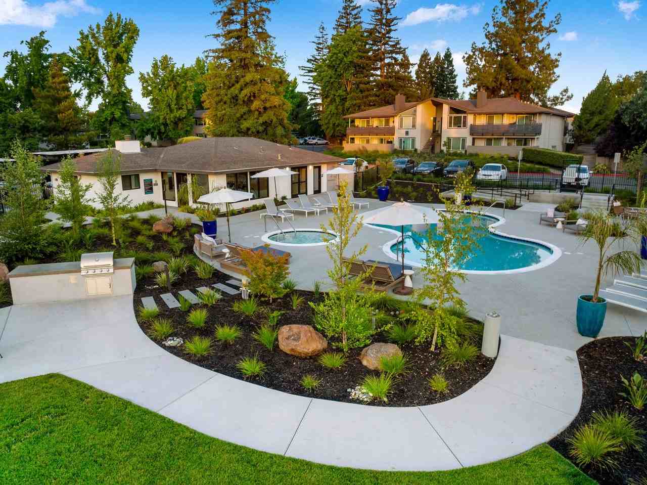 Chloe on Cirby - Photo 3 of 44