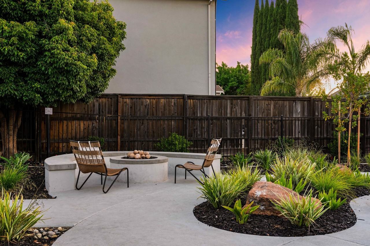 Chloe on Cirby - Photo 5 of 44