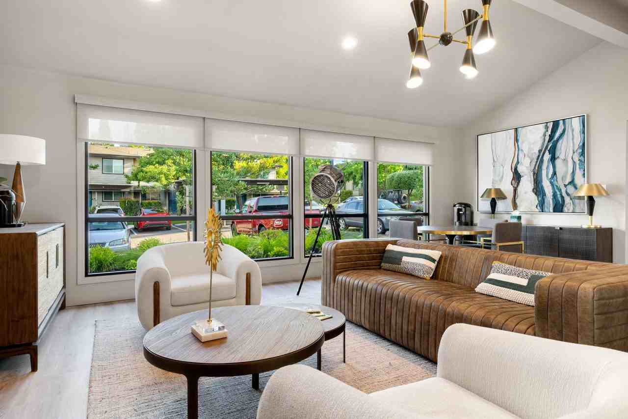 Chloe on Cirby - Photo 7 of 44