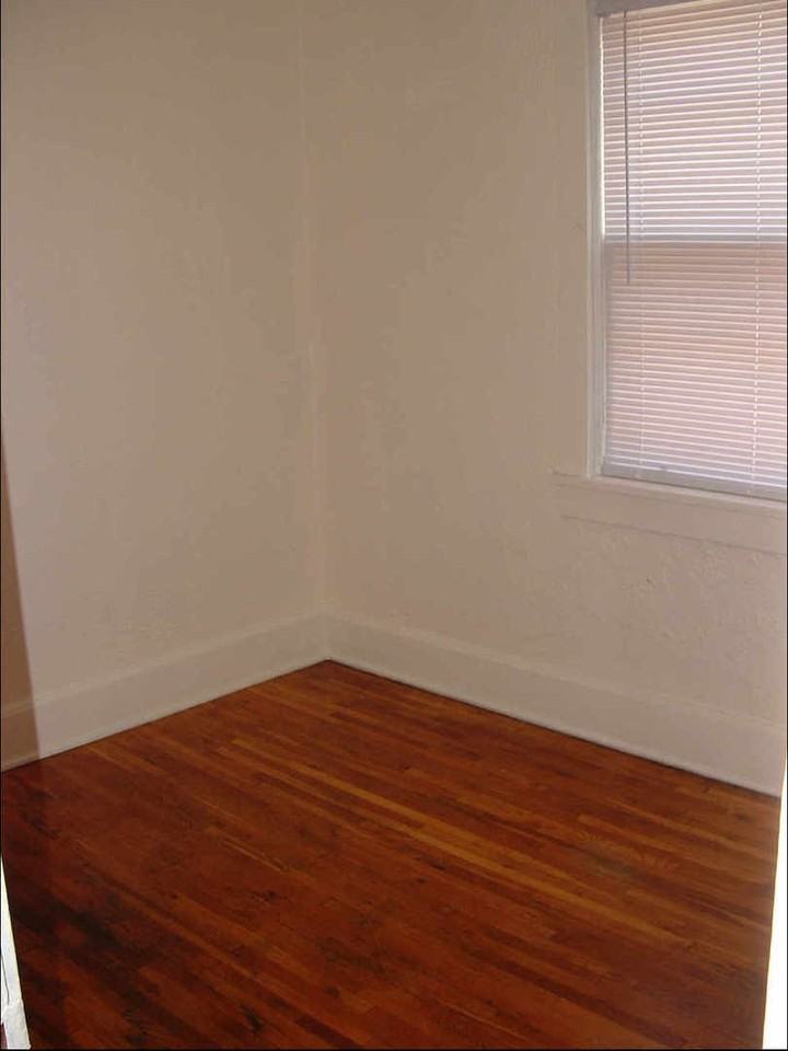 2400 Myrtle - Photo 2 of 8