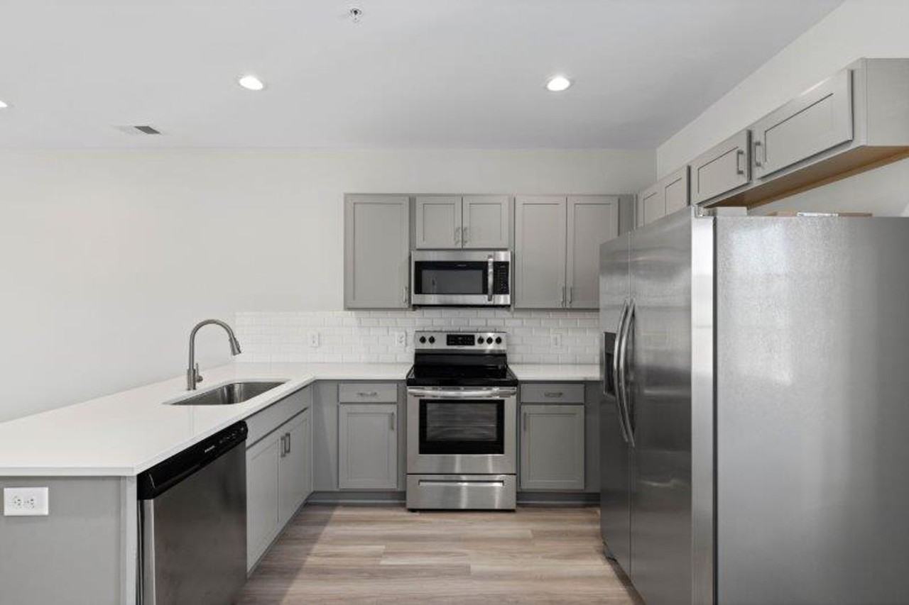 Stadium Townhomes - Photo 5 of 19