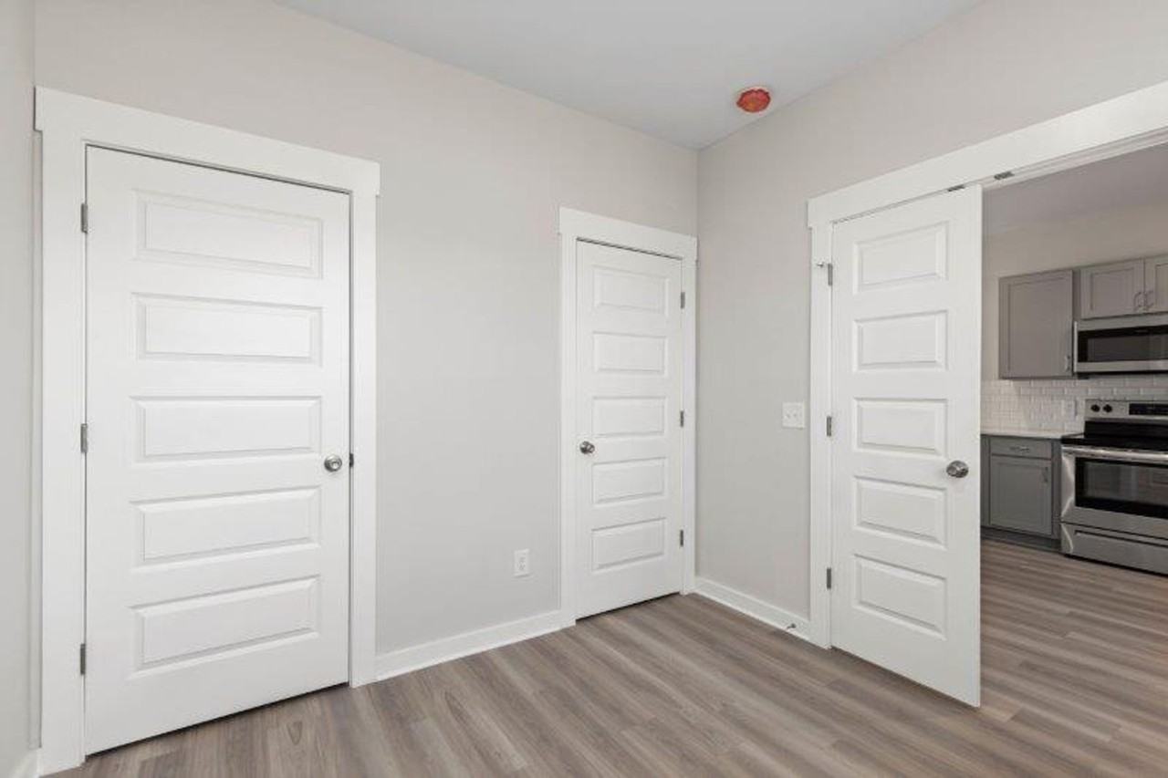 Stadium Townhomes - Photo 6 of 19