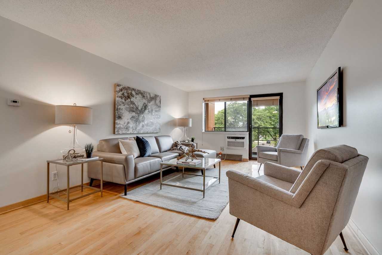 311 Kenwood Apartments - Photo 6 of 50