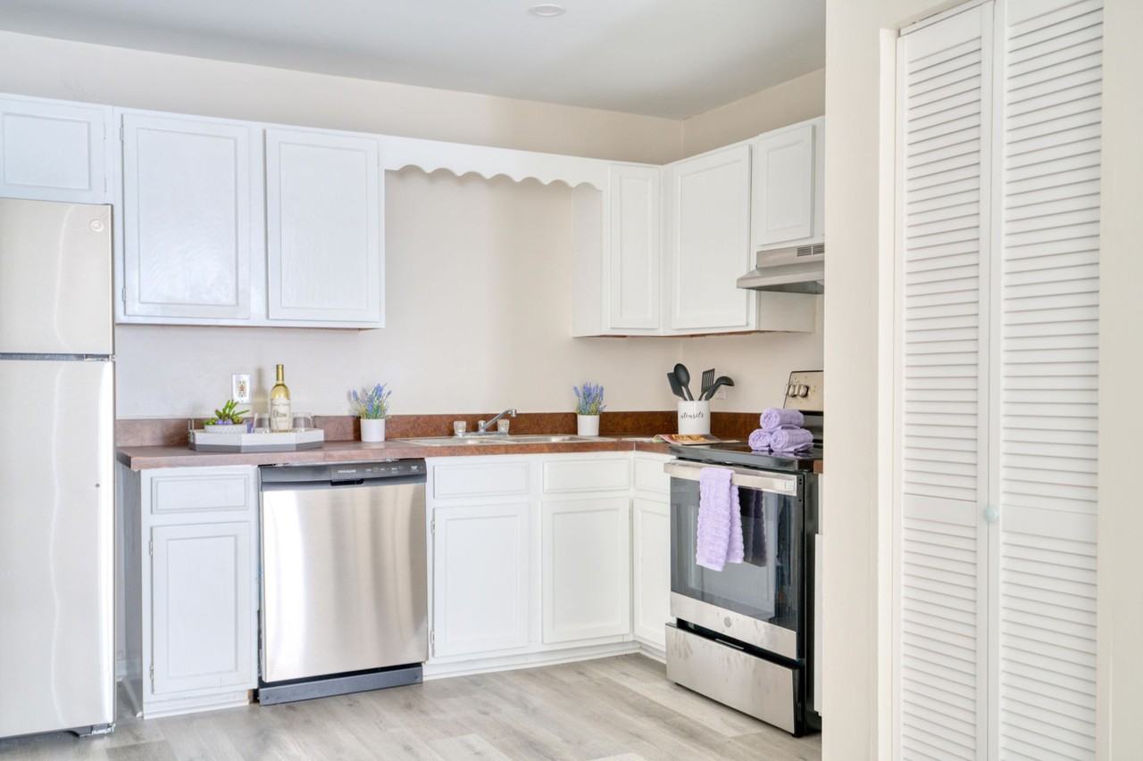 The Katherine Apartments | 1 & 2 Bedroom Apartments in Gainesville, FL - Photo 2 of 13