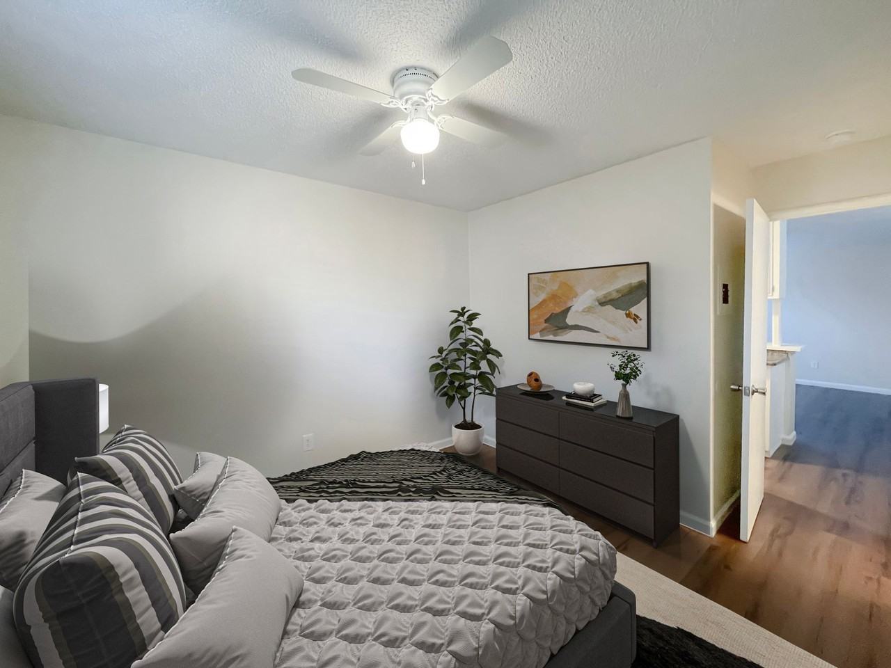 419 West Flora Street - Photo 3 of 5