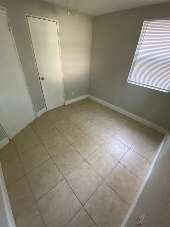 Kings Place Apartments - Photo 6 of 11