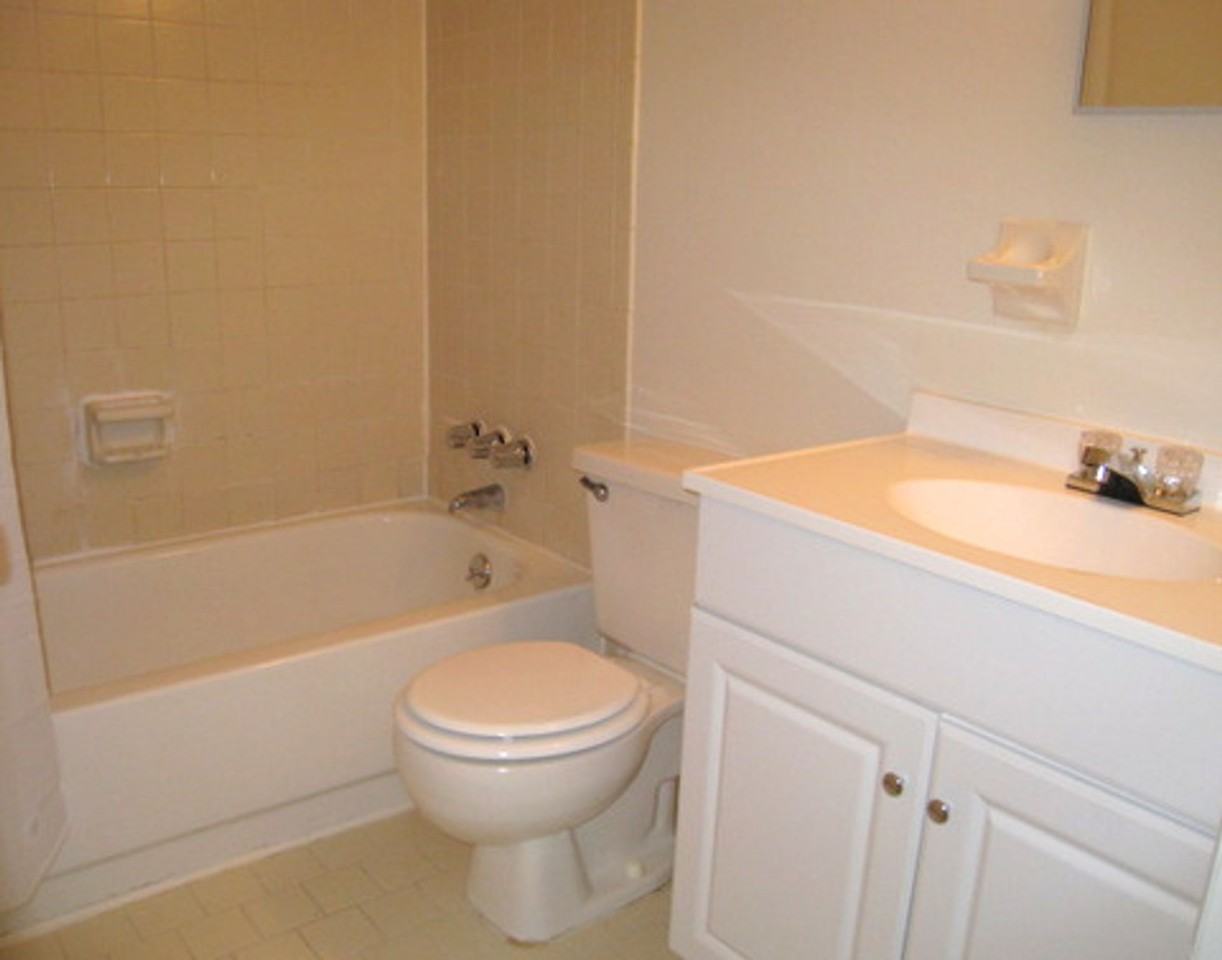 Seaboard Oaks Apartments 5700 Fishing Pen Creek Ct, Jacksonville, FL