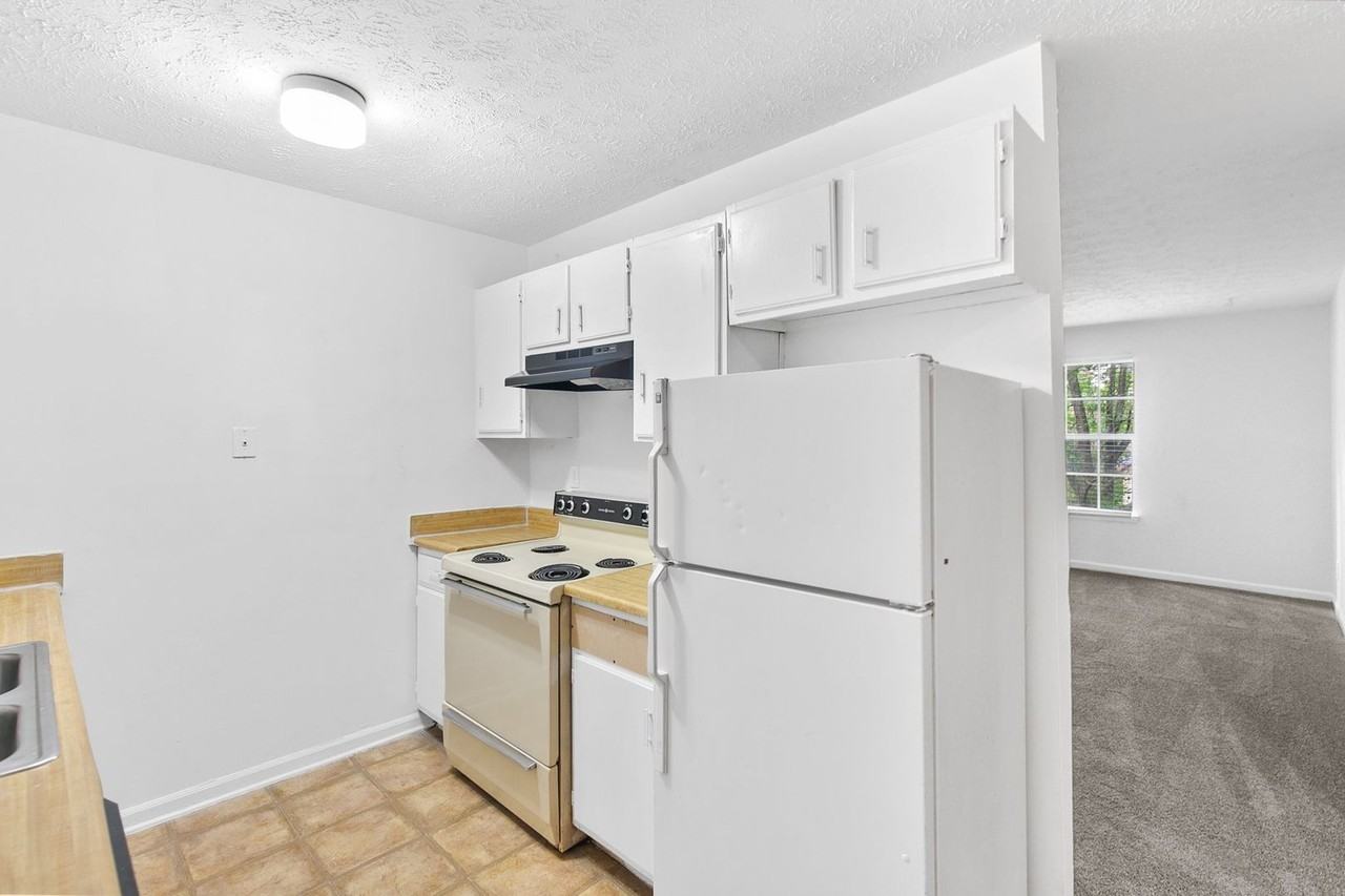 Redwood Manor - Photo 2 of 50