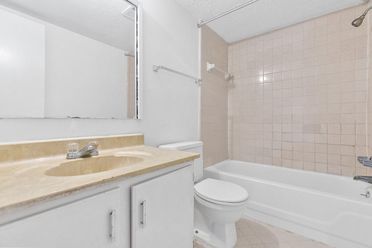 Redwood Manor - Photo 3 of 50