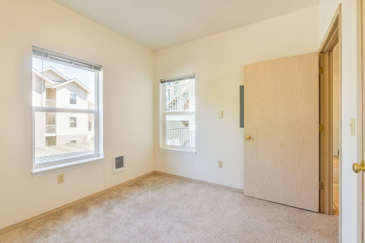 808 Pool Street - Photo 4 of 47