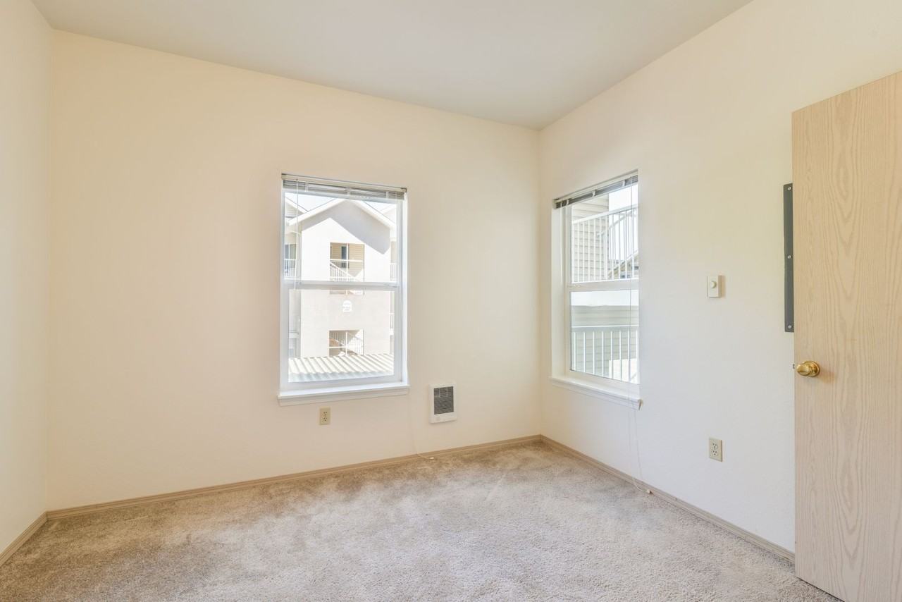 808 Pool Street - Photo 5 of 47