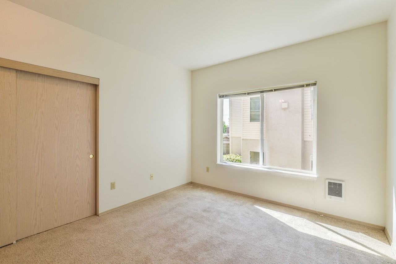 808 Pool Street - Photo 7 of 47