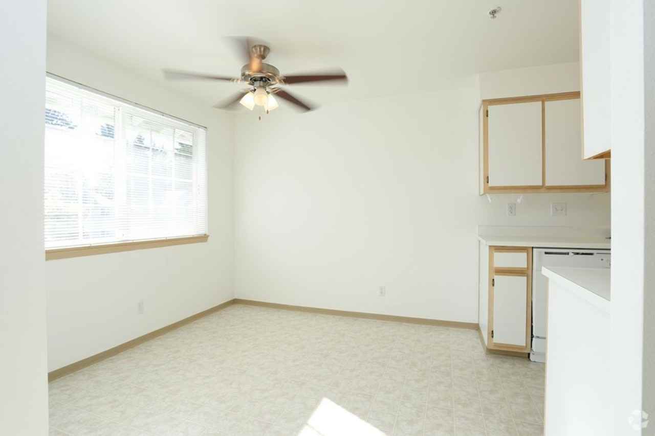 4798 Parkhurst Lane NE - Photo 6 of 30