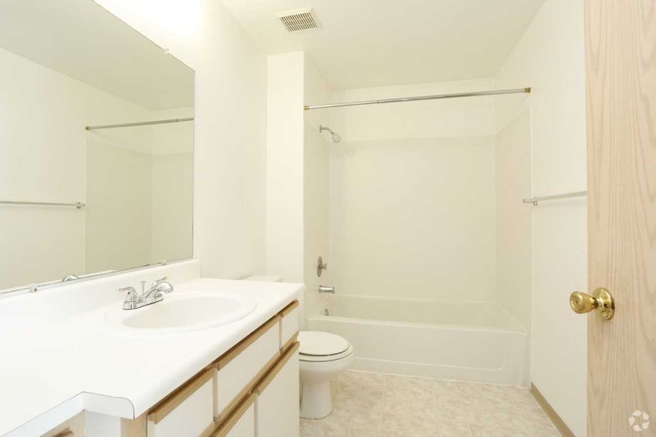 4798 Parkhurst Lane NE - Photo 7 of 30