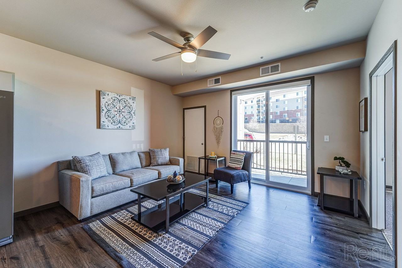 Urban West - Photo 5 of 50