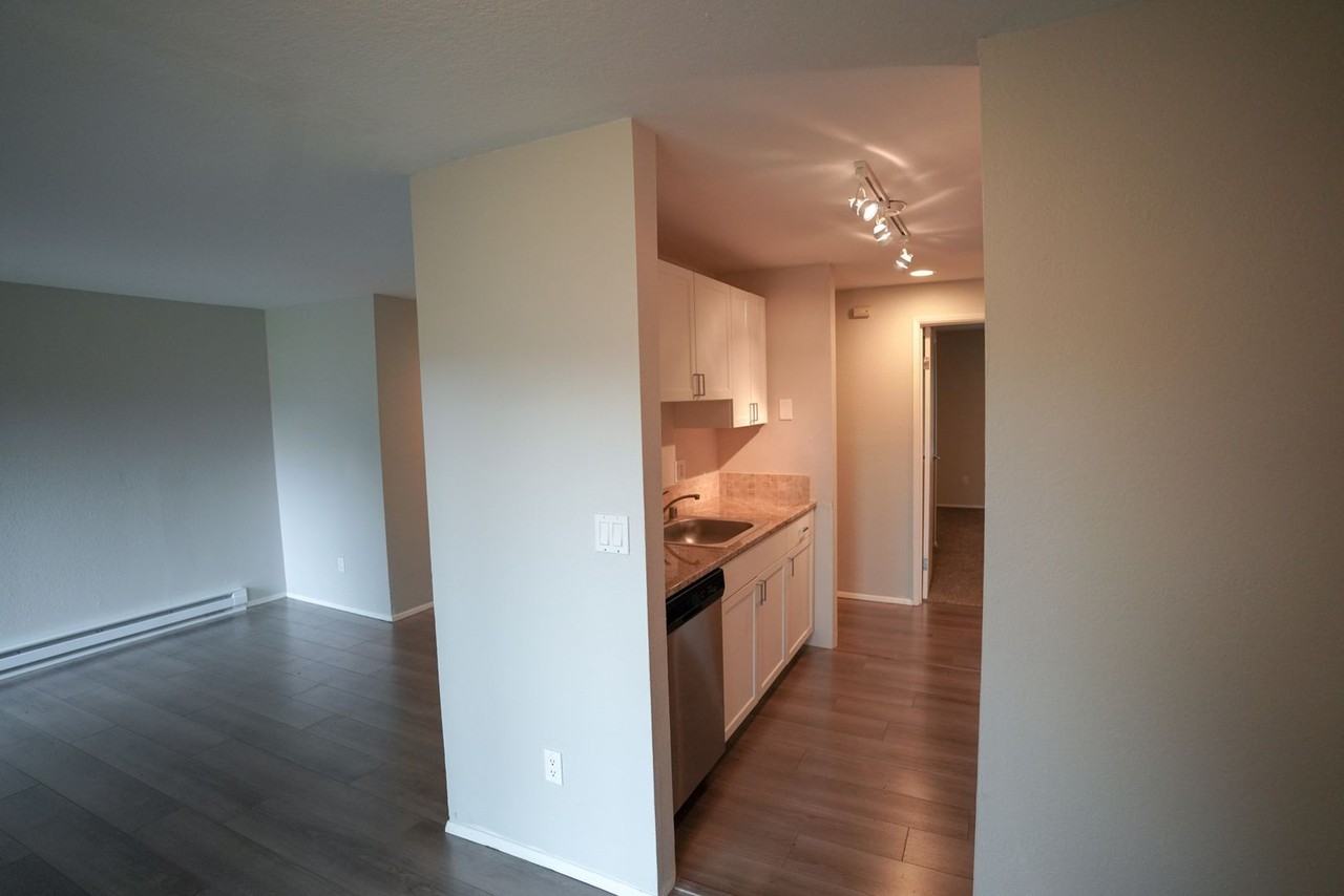 Twin Crest Apartments - Photo 3 of 13