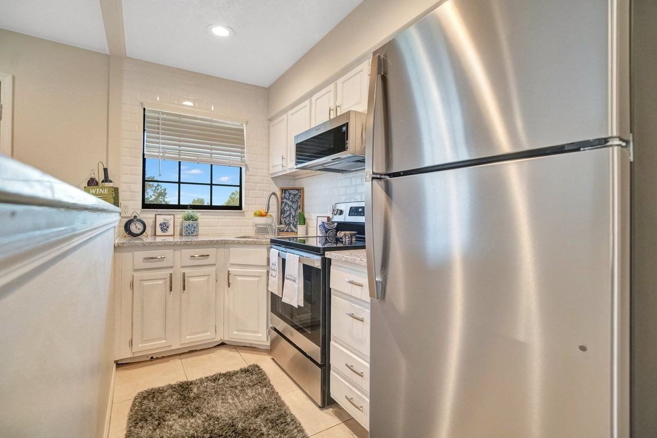 Hourglass Flats | Modern 1 Bedroom Apartments in Orlando, FL - Photo 2 of 13