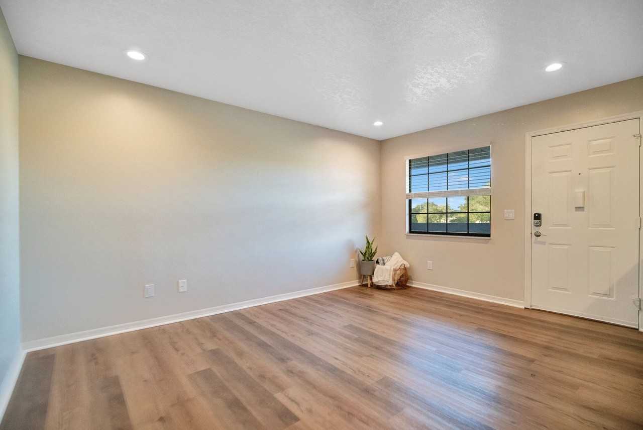 Hourglass Flats | Modern 1 Bedroom Apartments in Orlando, FL - Photo 7 of 13