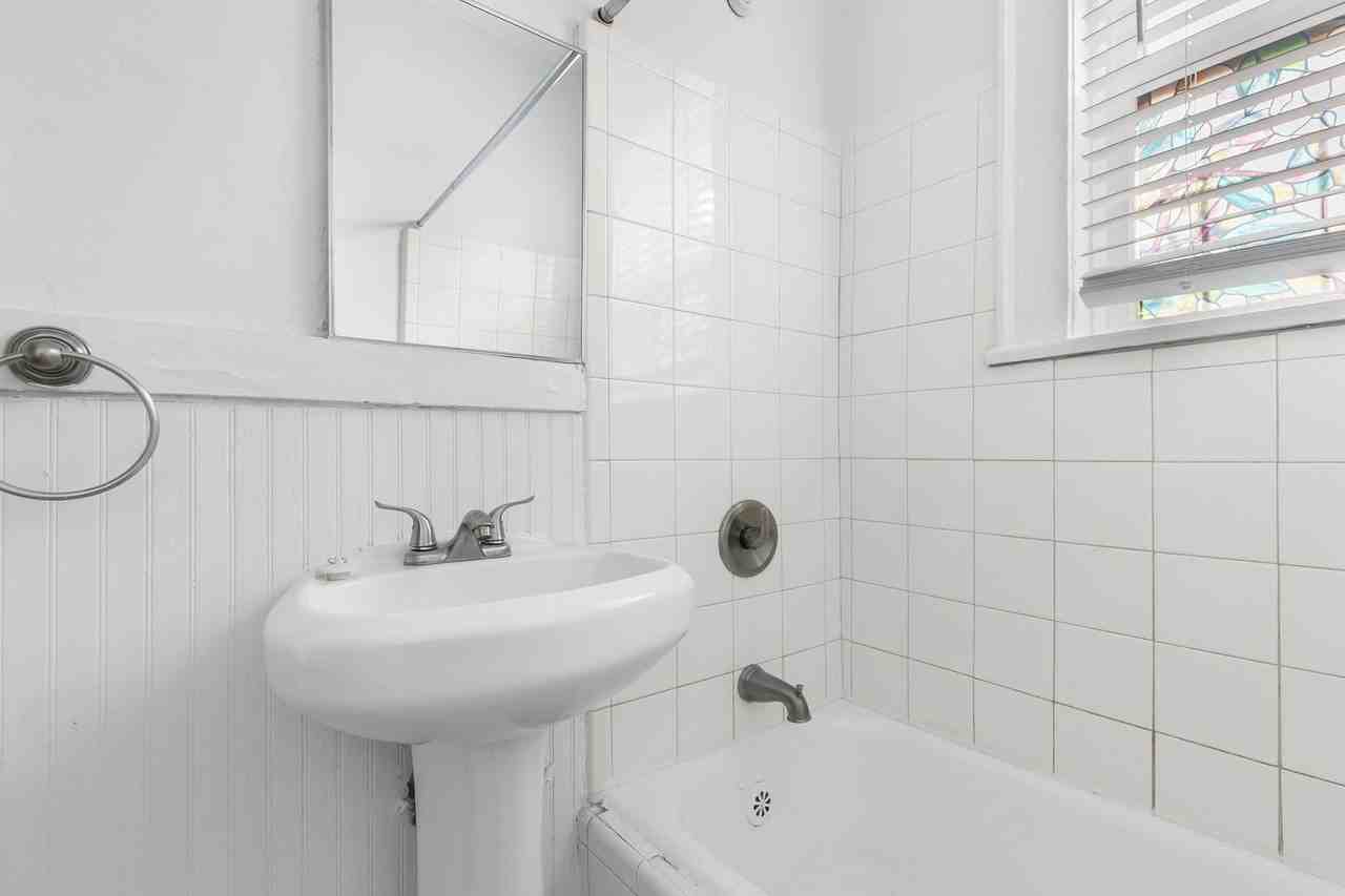 Stratford - Photo 3 of 31