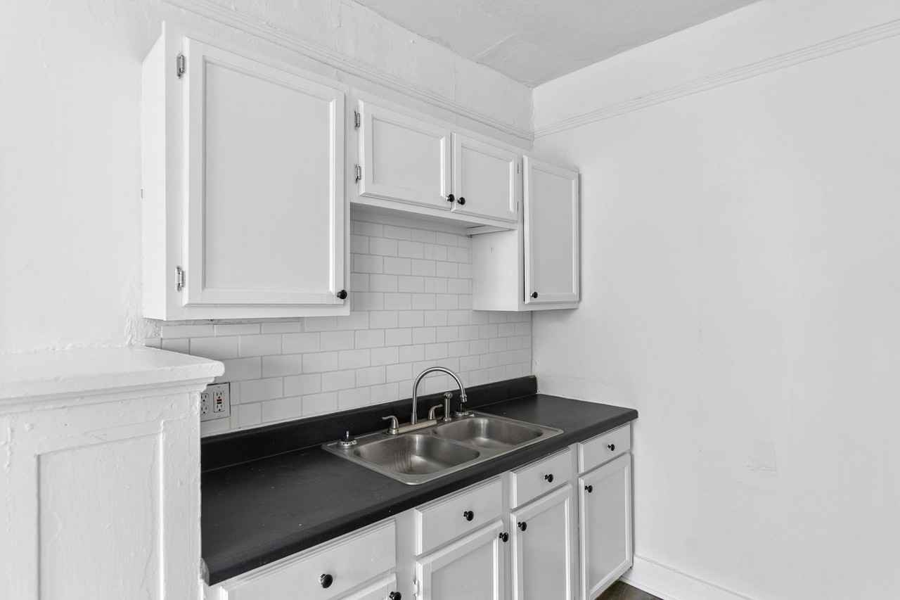 Stratford - Photo 6 of 17