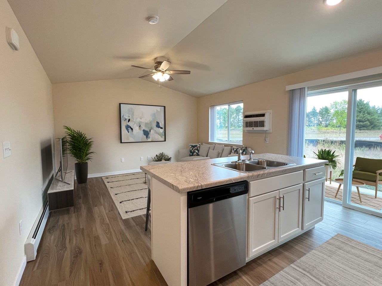 SCS Rothschild - Photo 2 of 50