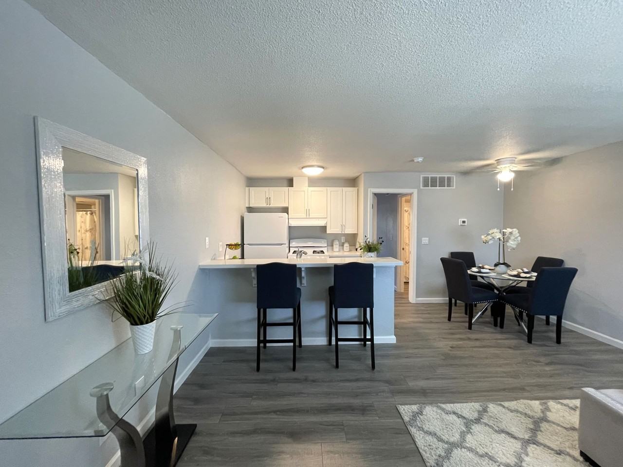 La Madera Apartments at 935 W. Swain Road - Photo 2 of 10