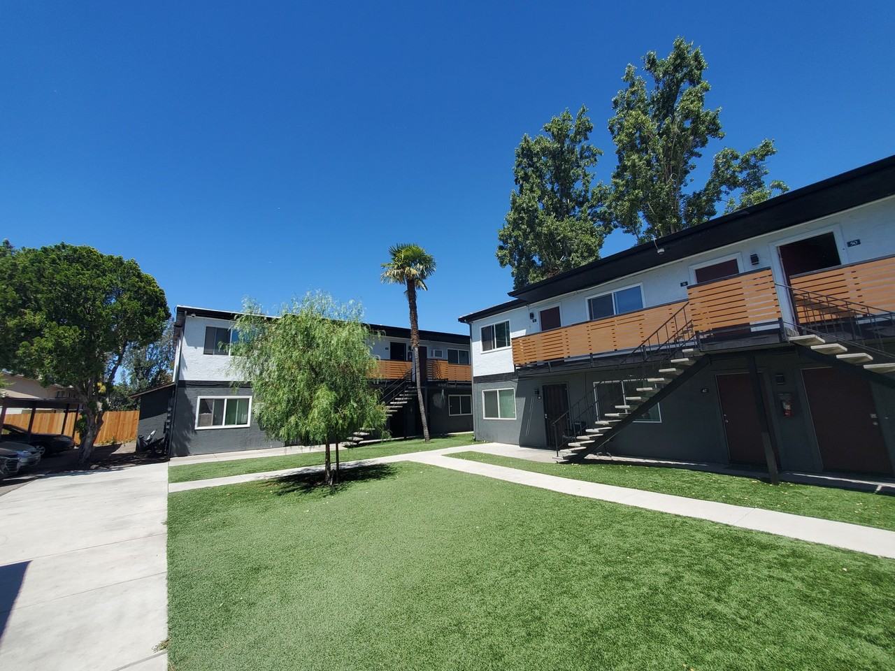 La Madera Apartments at 935 W. Swain Road - Photo 3 of 10