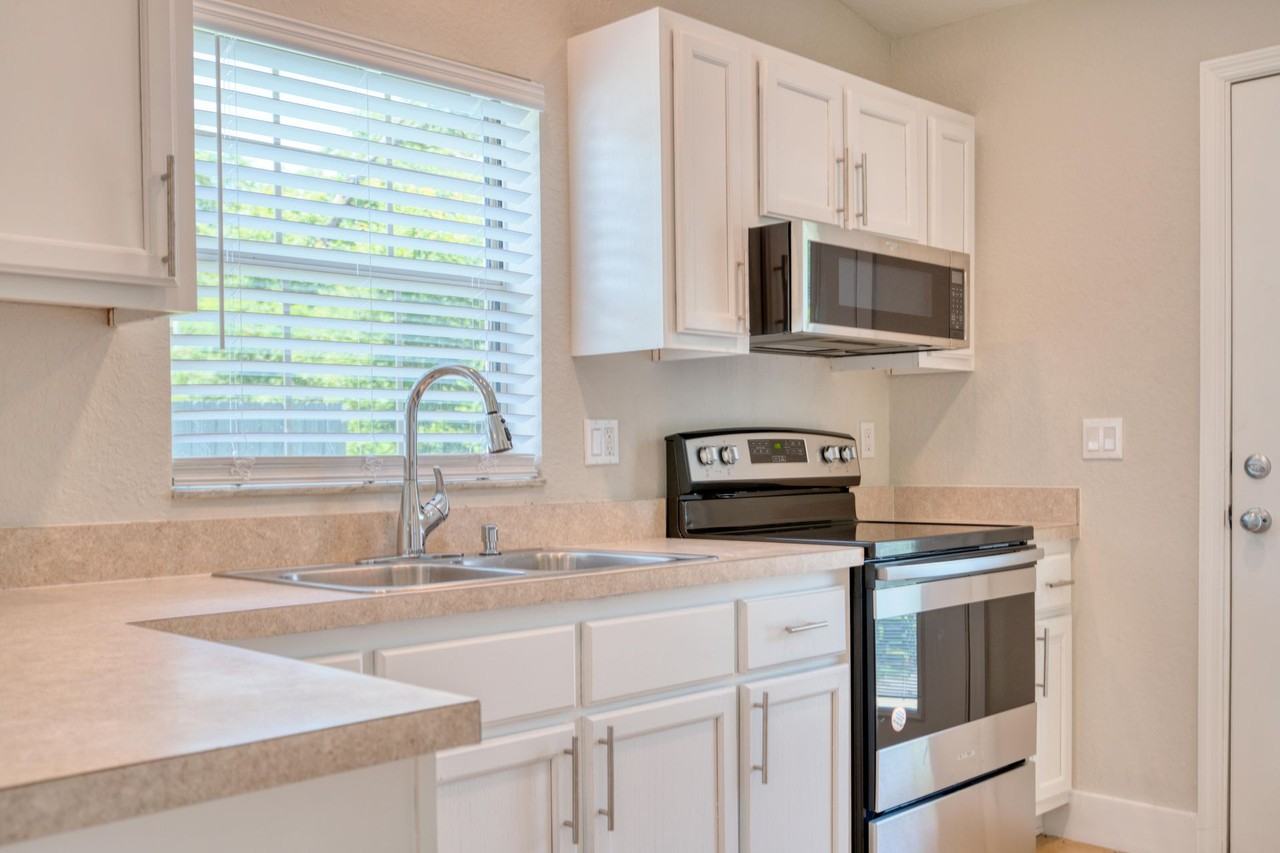 The Piquette Apartments | 3 Bedroom Apartments in Silver Springs, FL - Photo 2 of 40