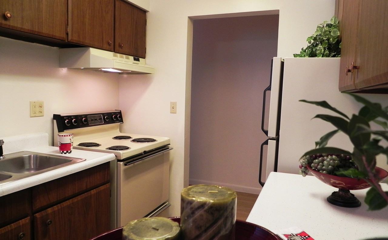 2046 9th St - Photo 3 of 25