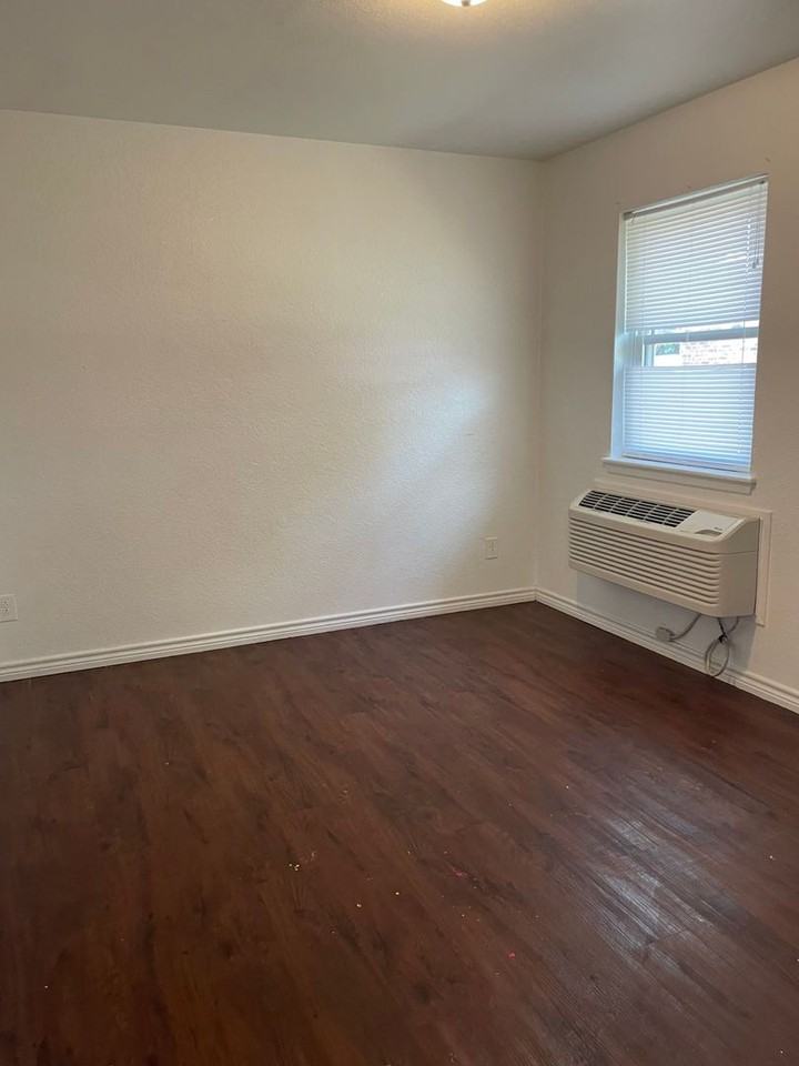 University Garden Apartments - Photo 5 of 14