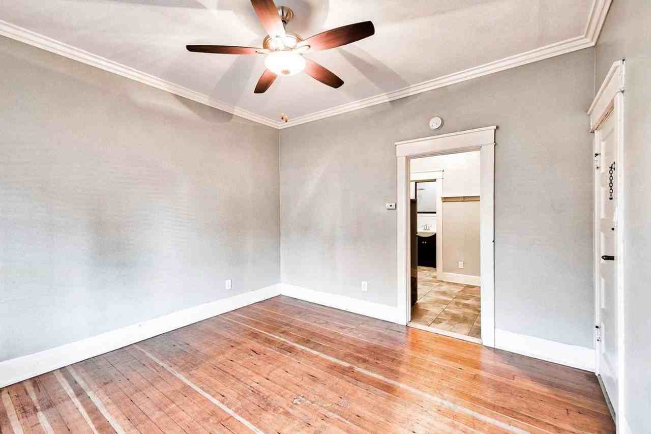 Celtic Arms | Modern Studio Apartments in Bankers Hill San Diego | Near Balboa Park & Downtown - Photo 3 of 14