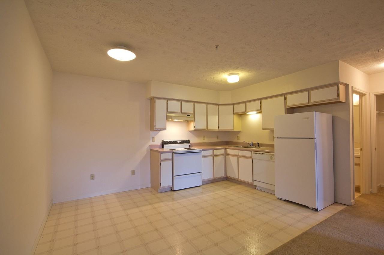 Pointe West Commons - Photo 3 of 7