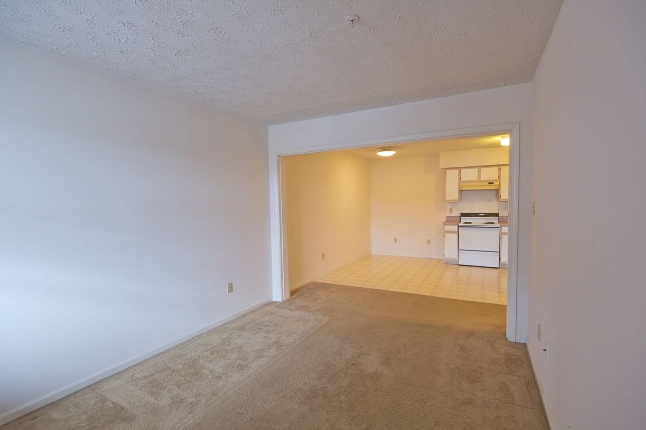 Pointe West Commons - Photo 4 of 7