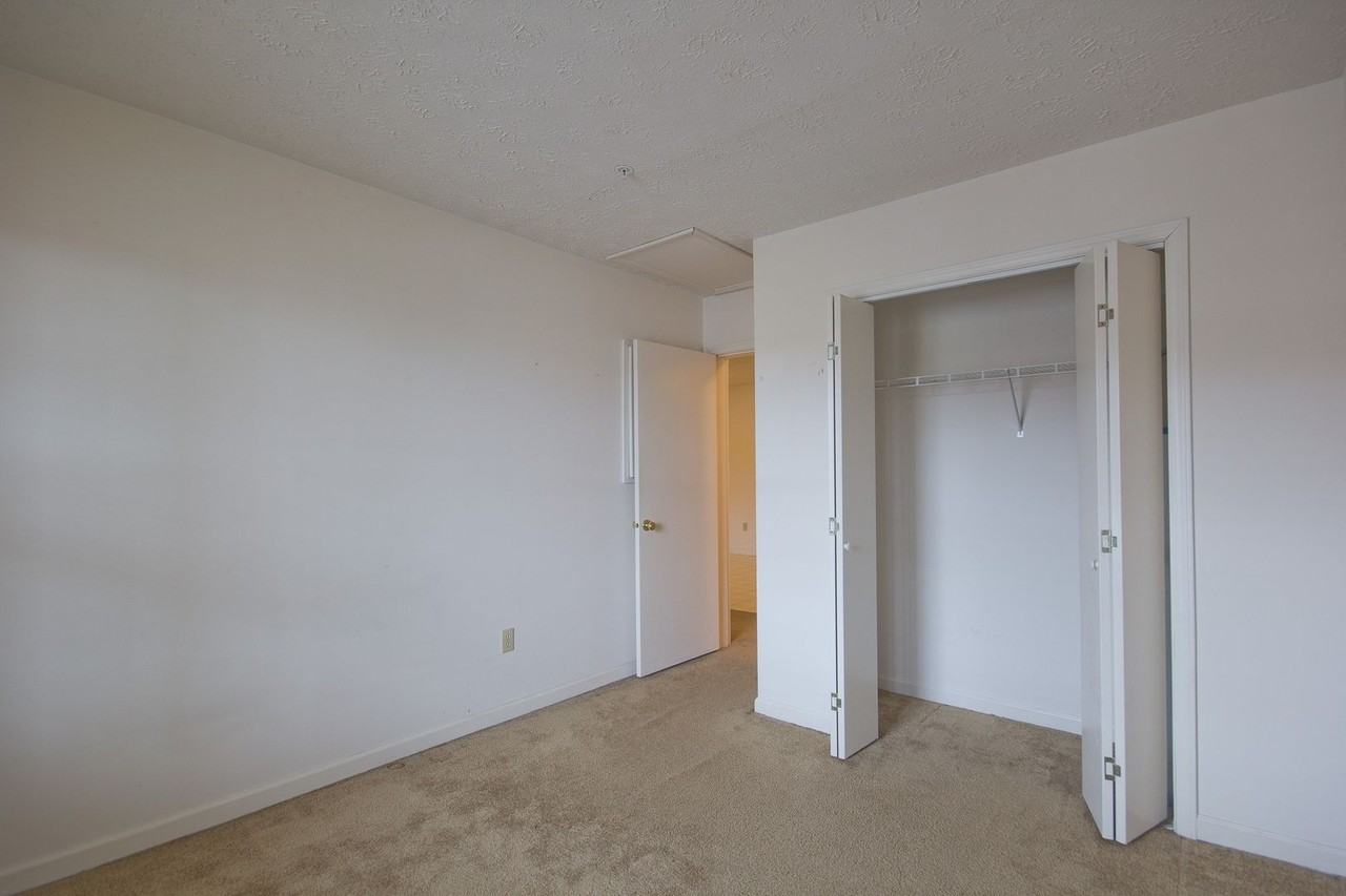 Pointe West Commons - Photo 5 of 7