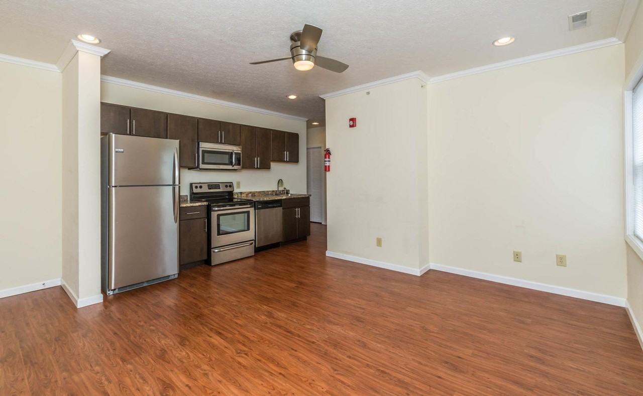 313 N Lincoln - Photo 4 of 27