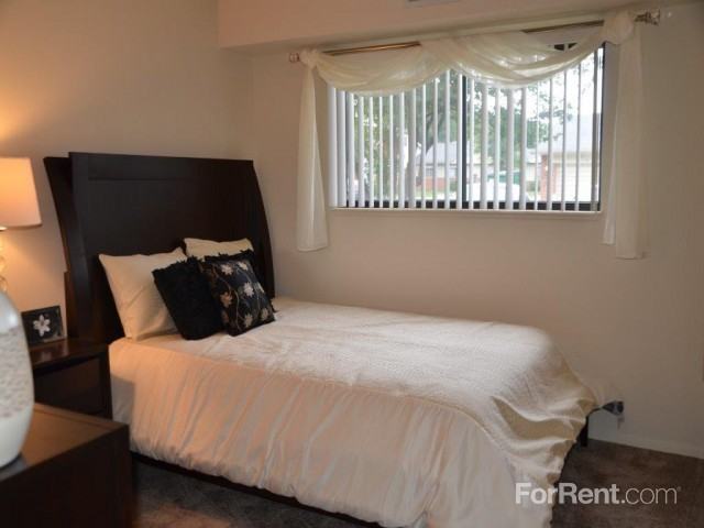 Oakwood - Photo 2 of 25