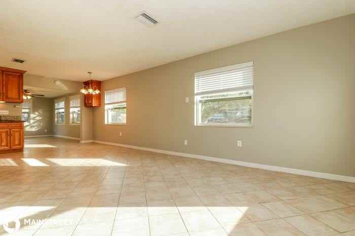 5113 102nd St N - Photo 3 of 16