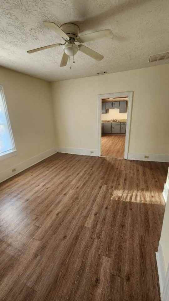 25 Curry St - Photo 3 of 8