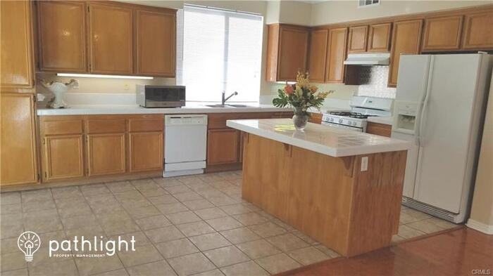 15591 Eastwind Ave - Photo 2 of 7